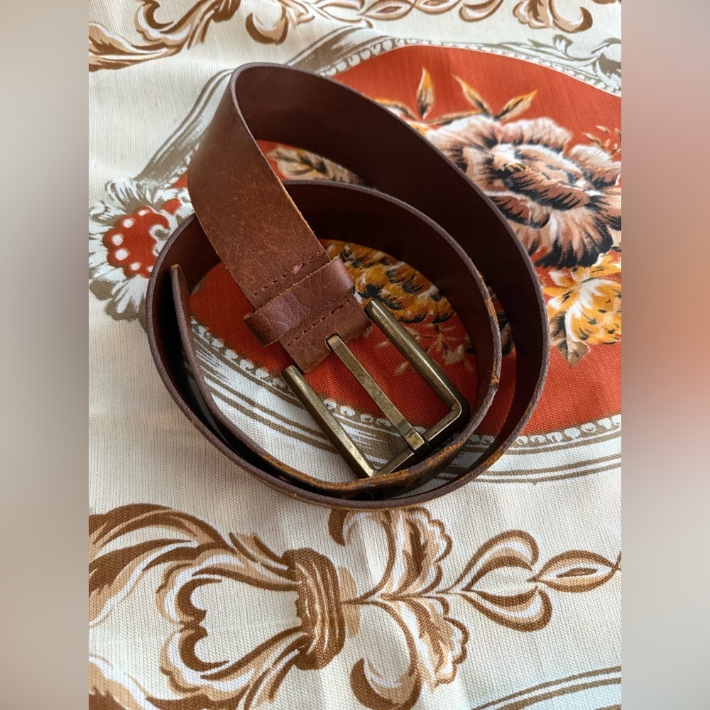 🇨🇦 Canadian Made classic, high-quality brown rich leather belt.